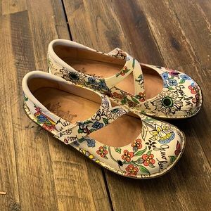 Women’s Algeria Mary Janes.